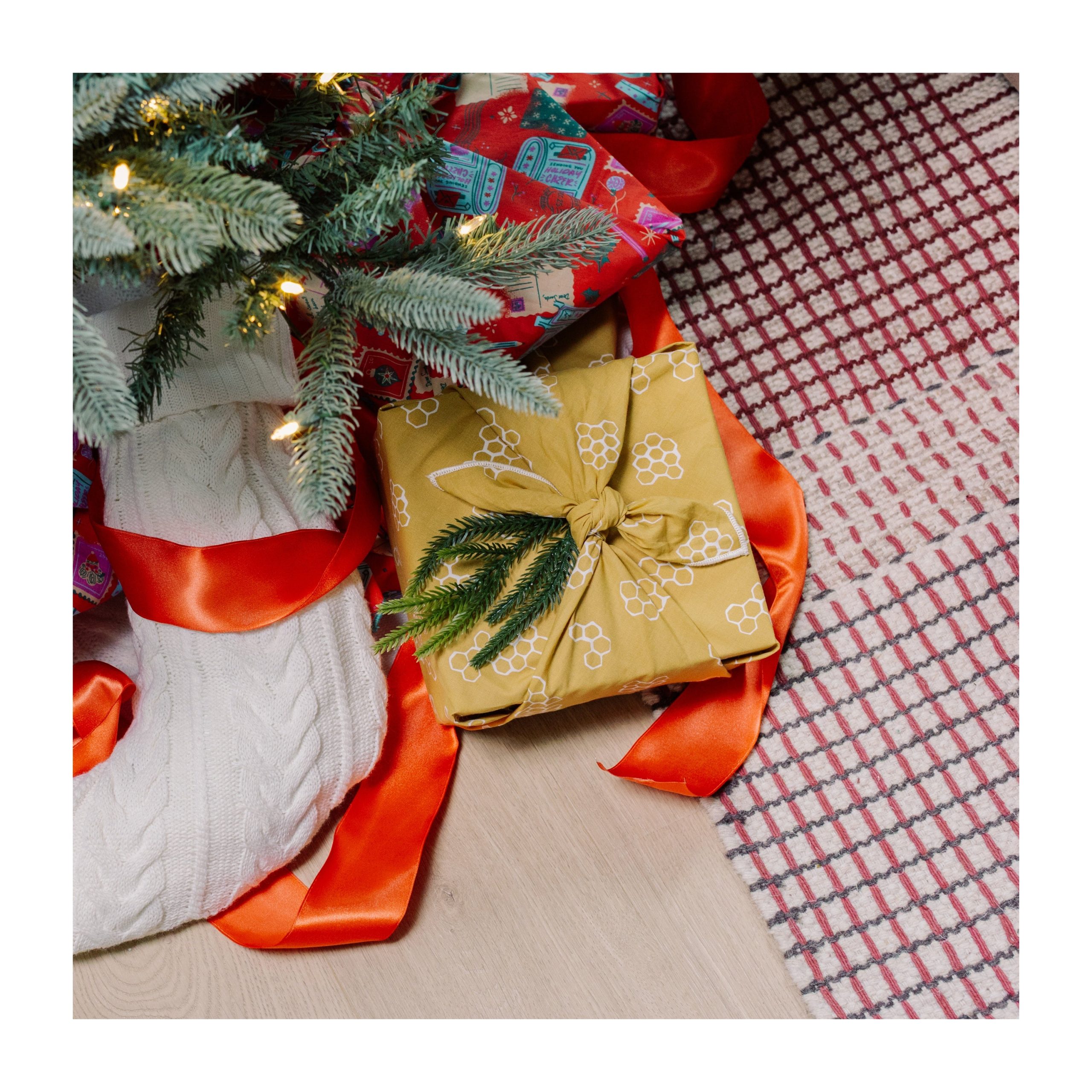 Beeswrap_ReusableGiftWrap_Honeycomb_ls4.jpg