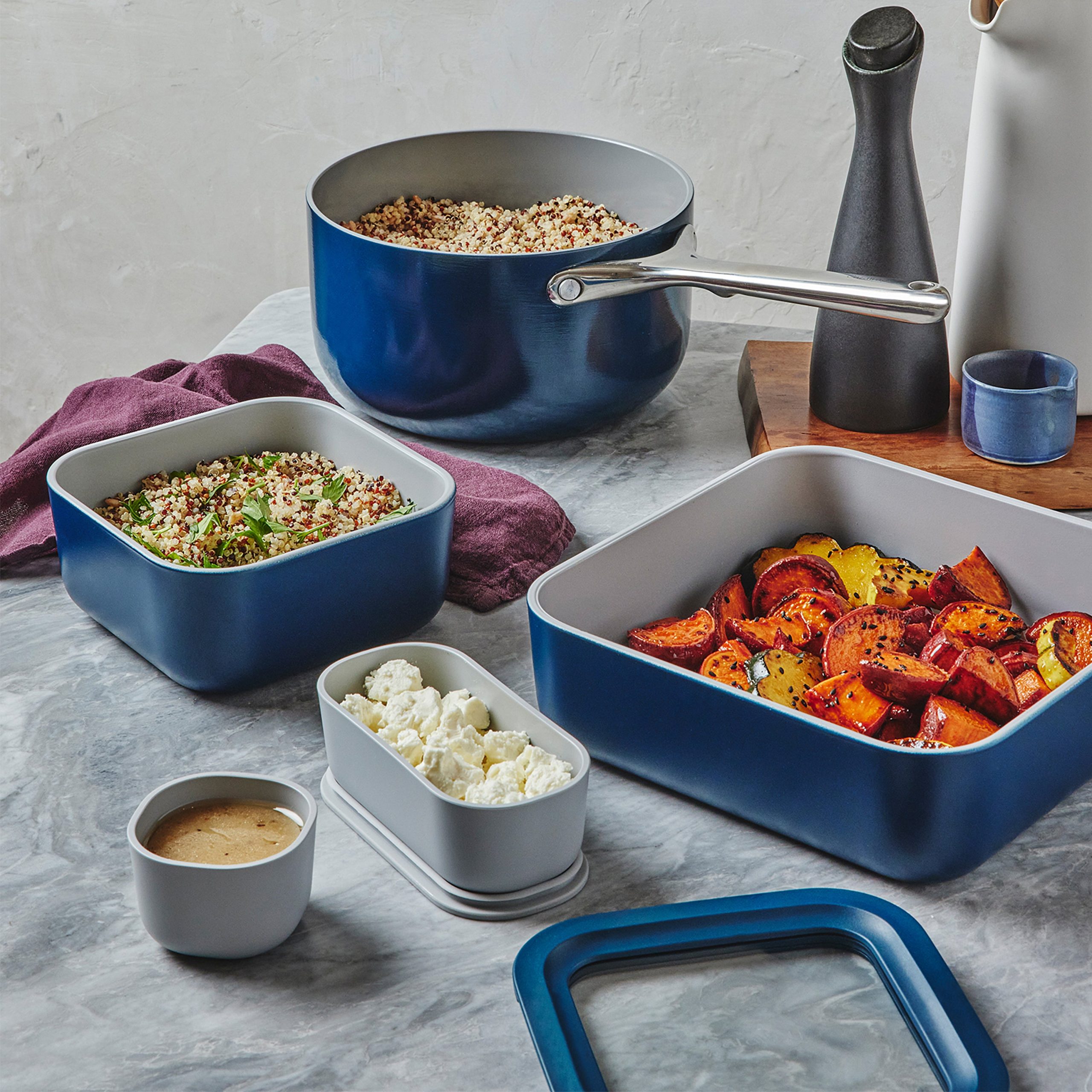 Caraway_FoodStorage_Navy_3_b45e443a-4625-4c6d-bd15-f1351518489a.jpg