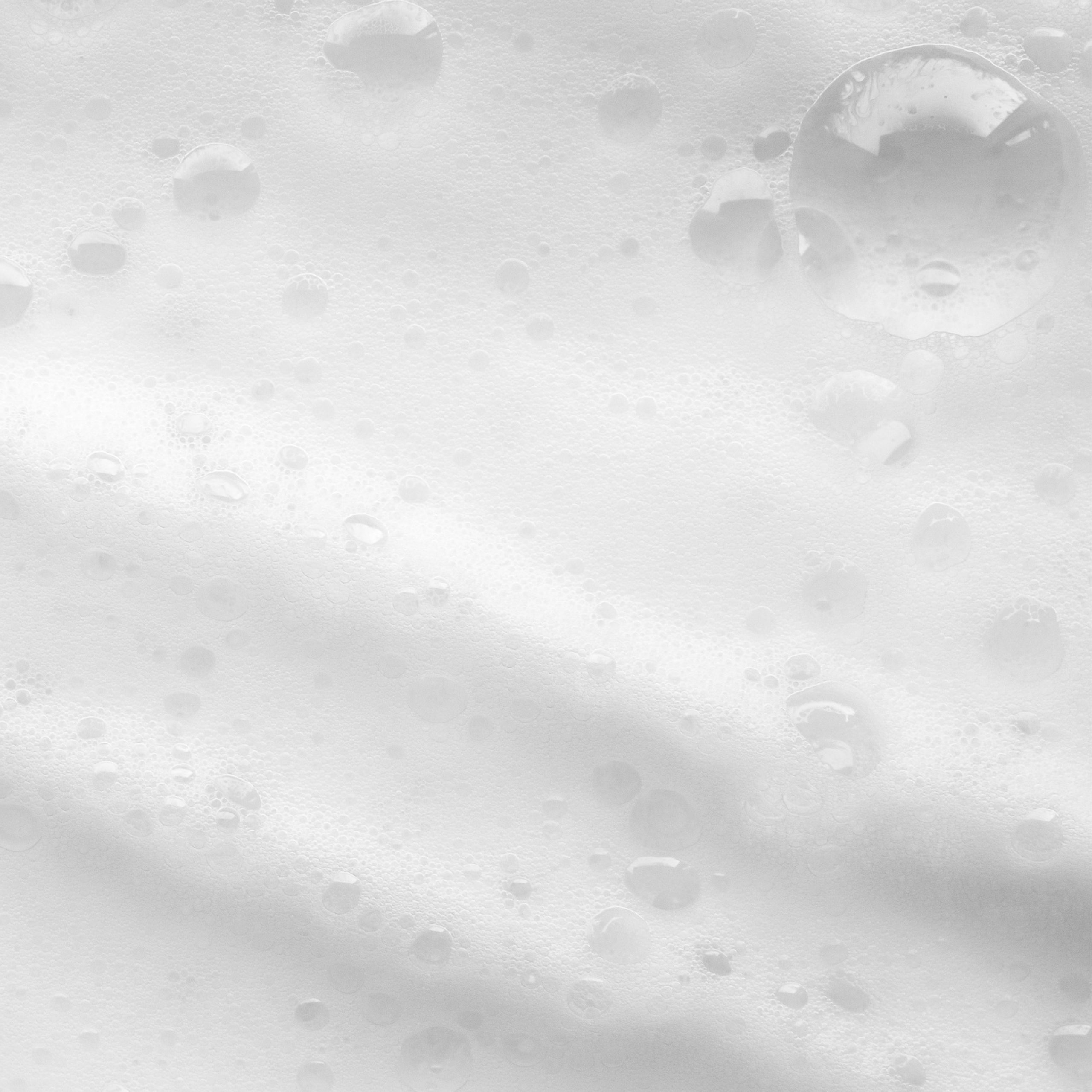 EFF_CLEANSINGFOAM_COCONUT_LIFESTYLE2.jpg