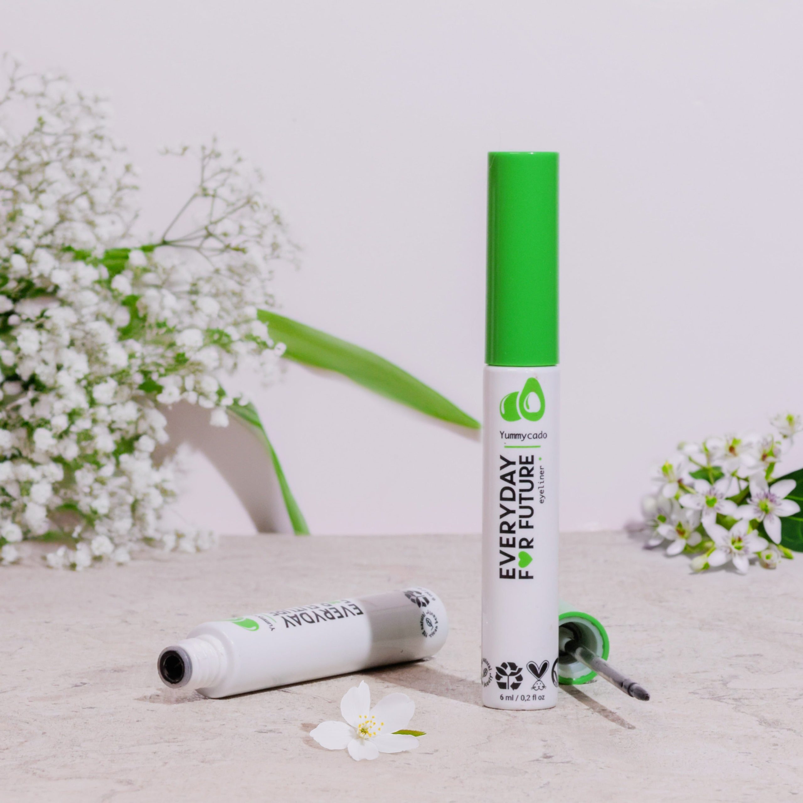EFF_Eyeliner_Avocado_Lifestyle.jpg