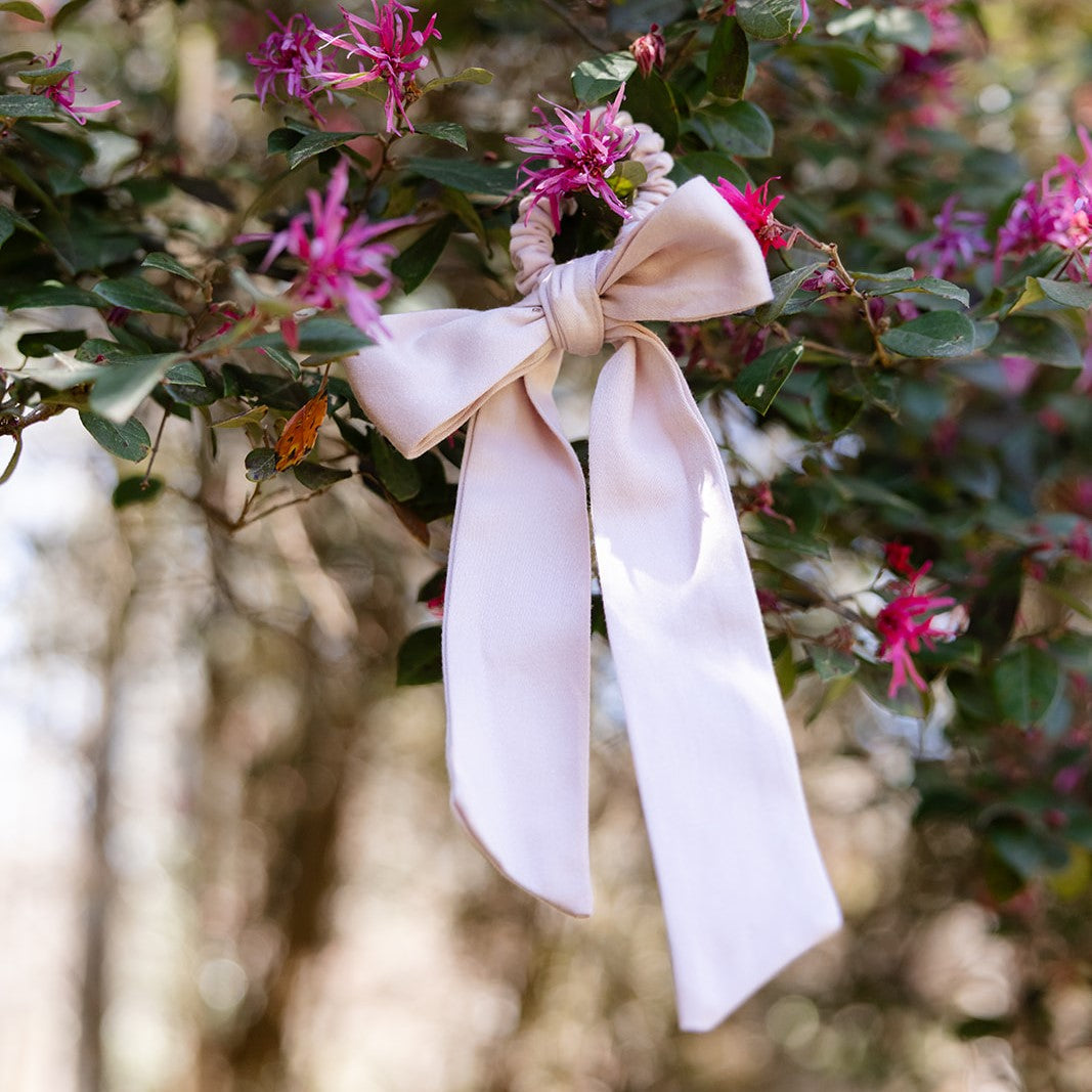 KOOSHOO_1104RBSVTI_Plastic-freeSatinBowScrunchie_VioletIce_LIFESTYLE3.jpg