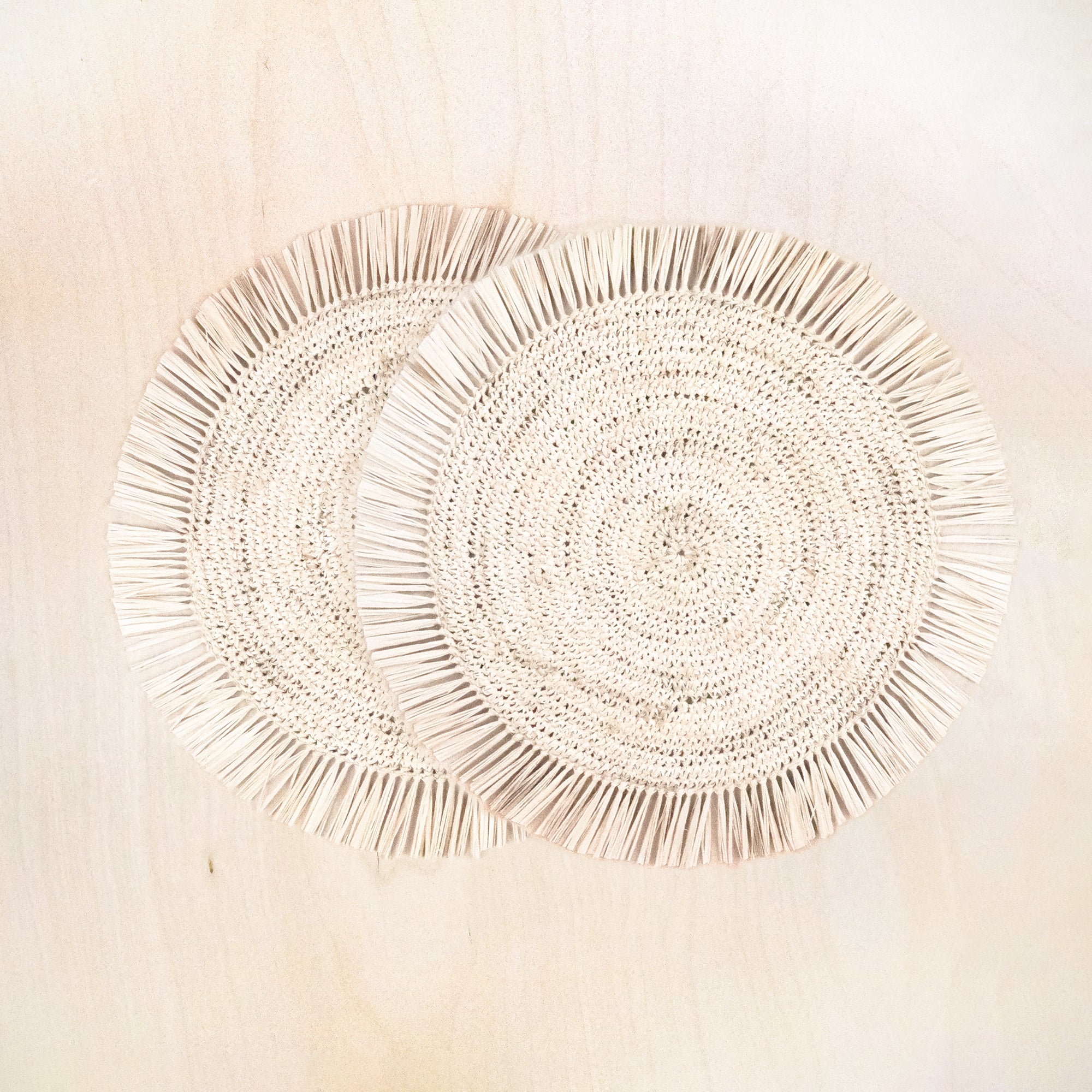 LIKHA_380017_Raffia-Fringe-Placemats-s2_Natural-1.jpg