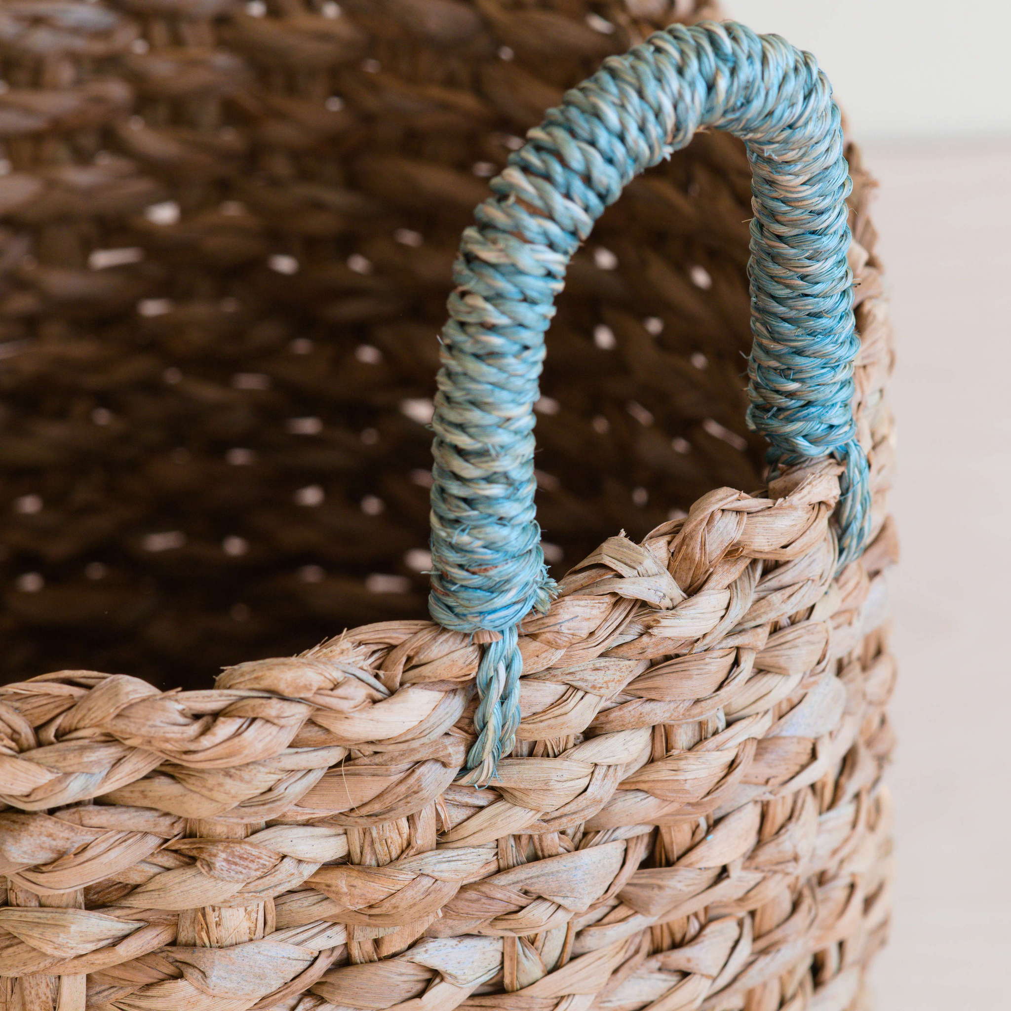 LIKHA_80012_Seagrass-Cylinder-Baskets-s3-2.jpg