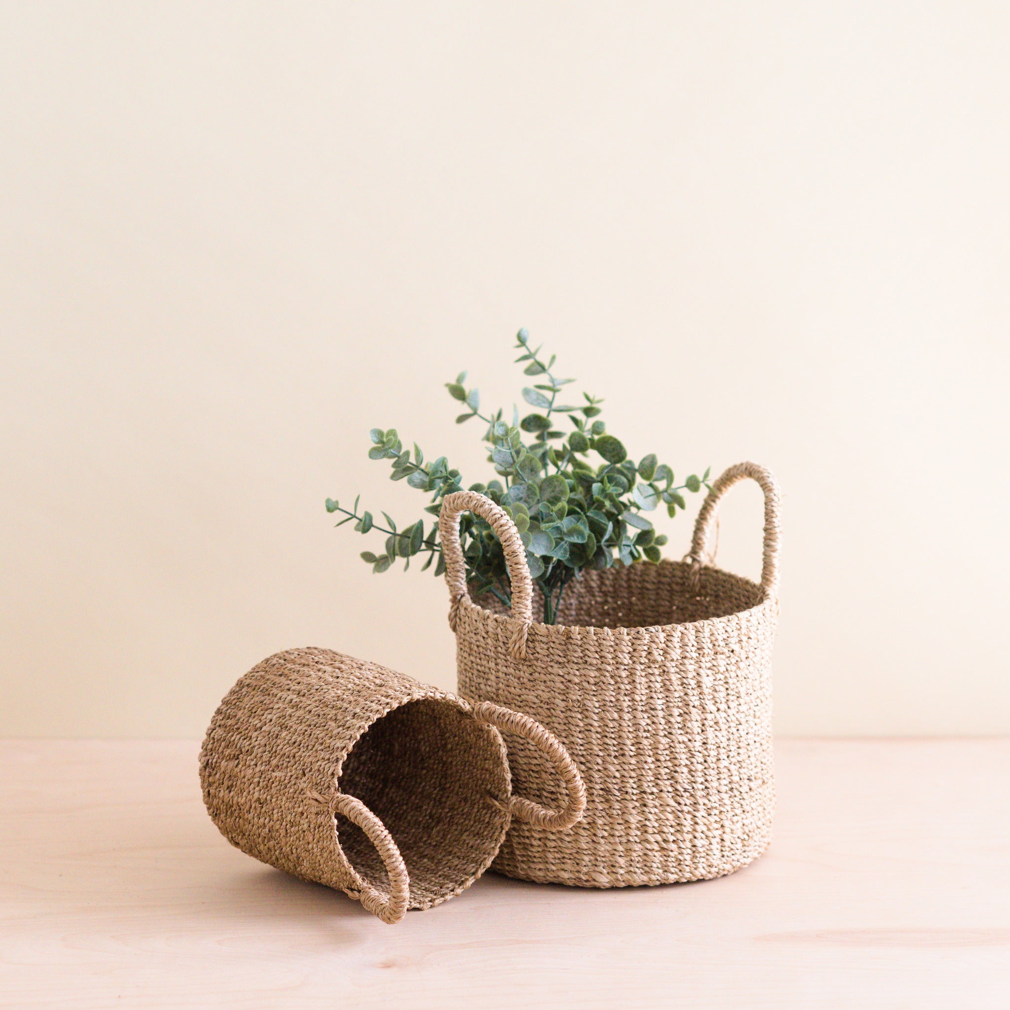 LIKHA_80013_Abaca-Cylinder-Tabletop-Basket-with-Handles-s2-2.jpg