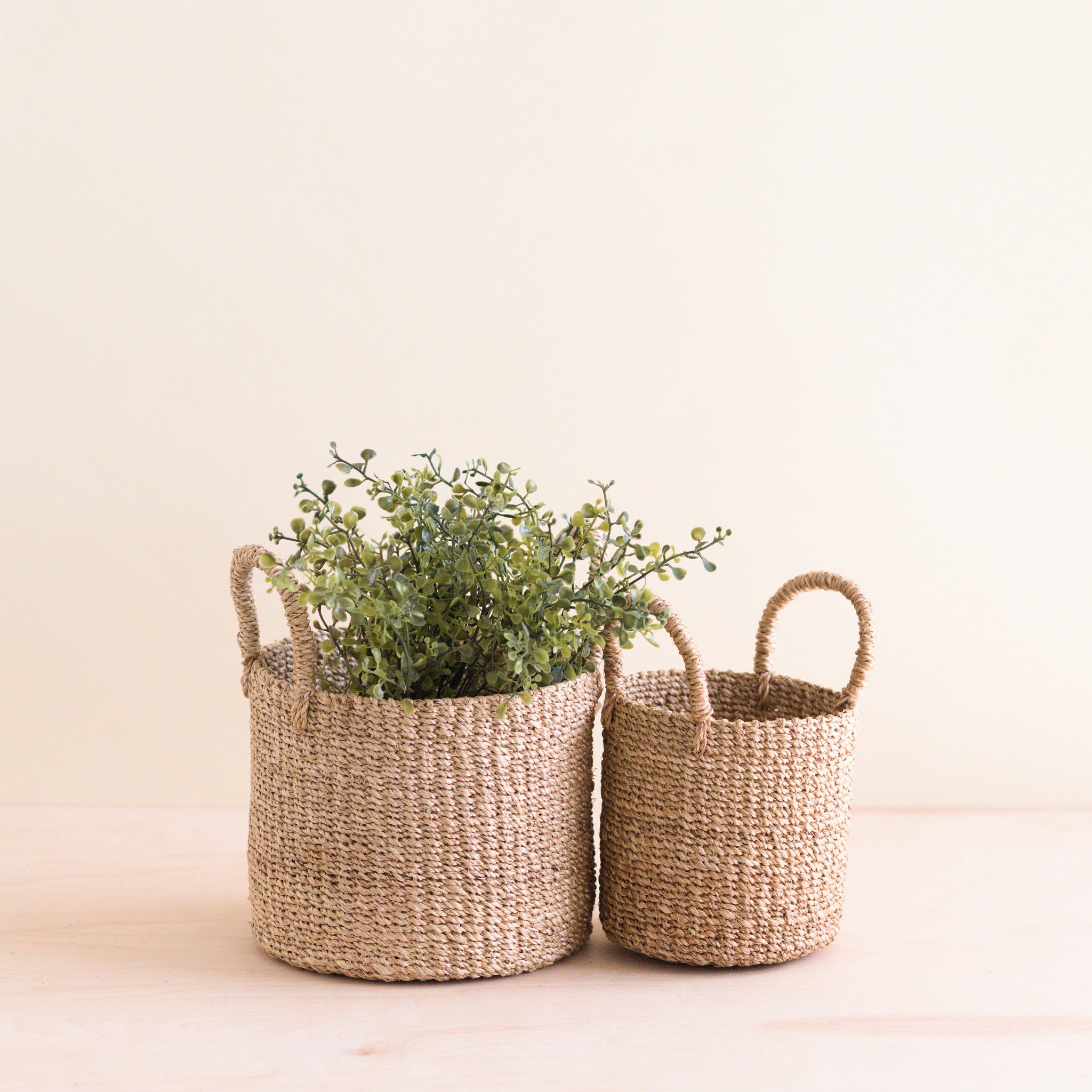 LIKHA_80013_Abaca-Cylinder-Tabletop-Basket-with-Handles-s2-3.jpg