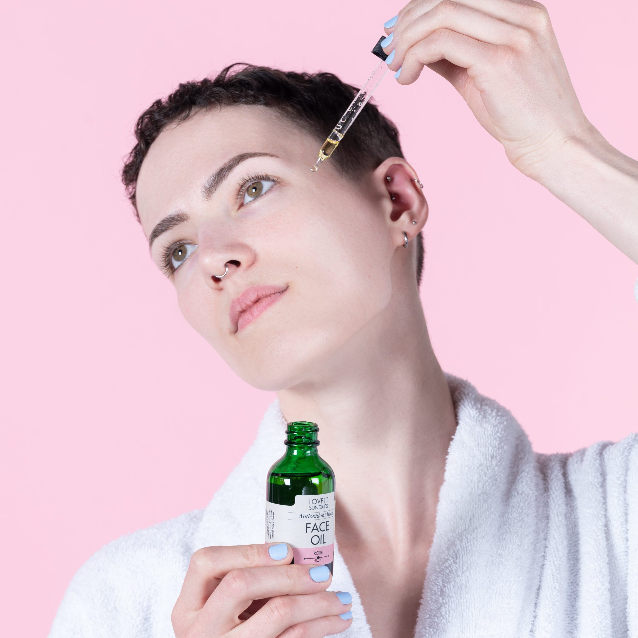 LovettSundries_FaceOil_Rose_Lifestyle_02.jpg