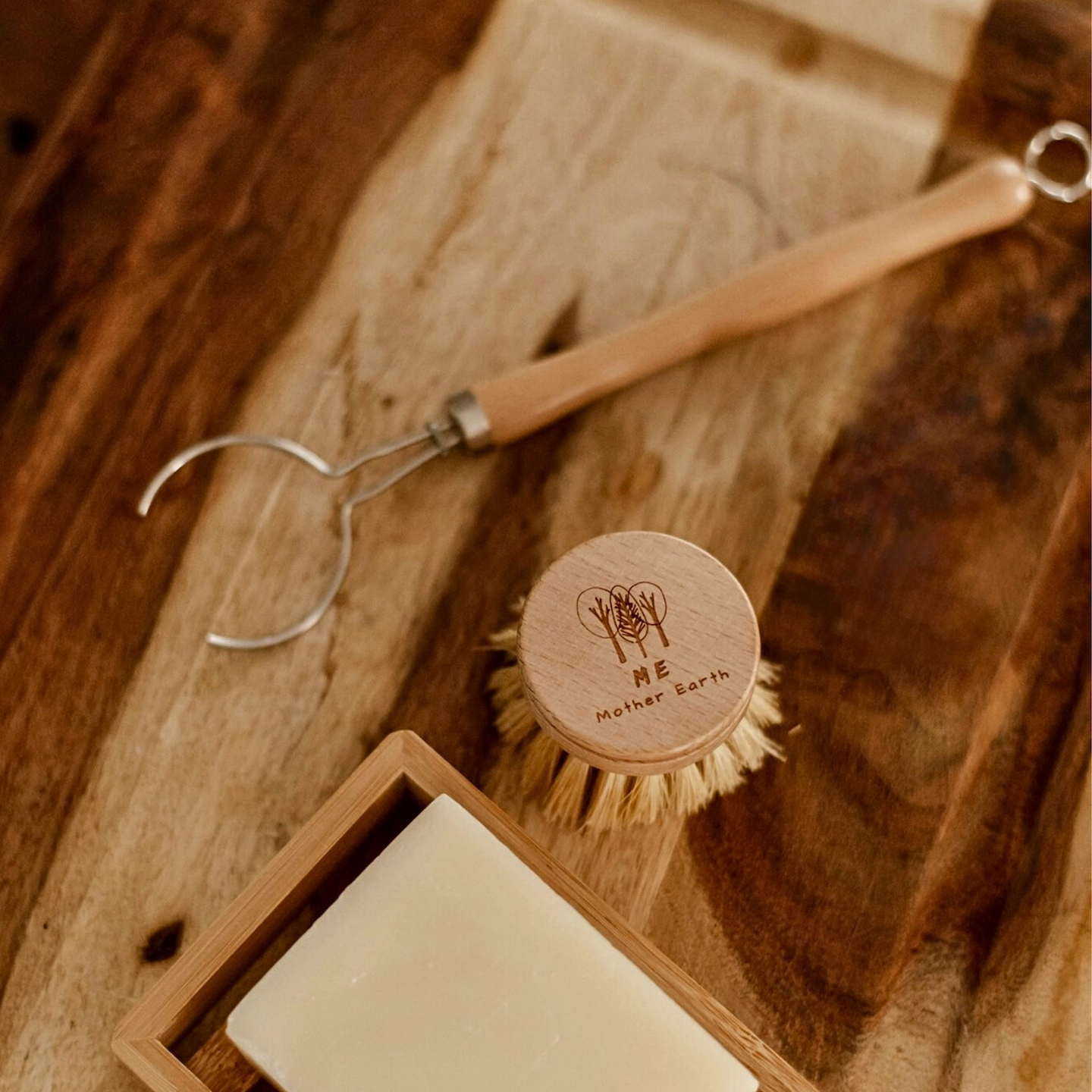 MME_SisalKitchenBrush_RefillHead_Lifestyle2.png