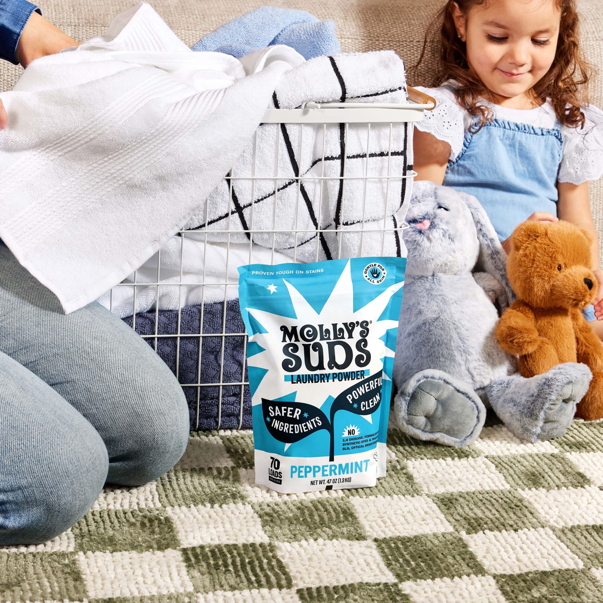 Molly_sSuds_LaundryPowder_Peppermint_Lifestyle2.jpg