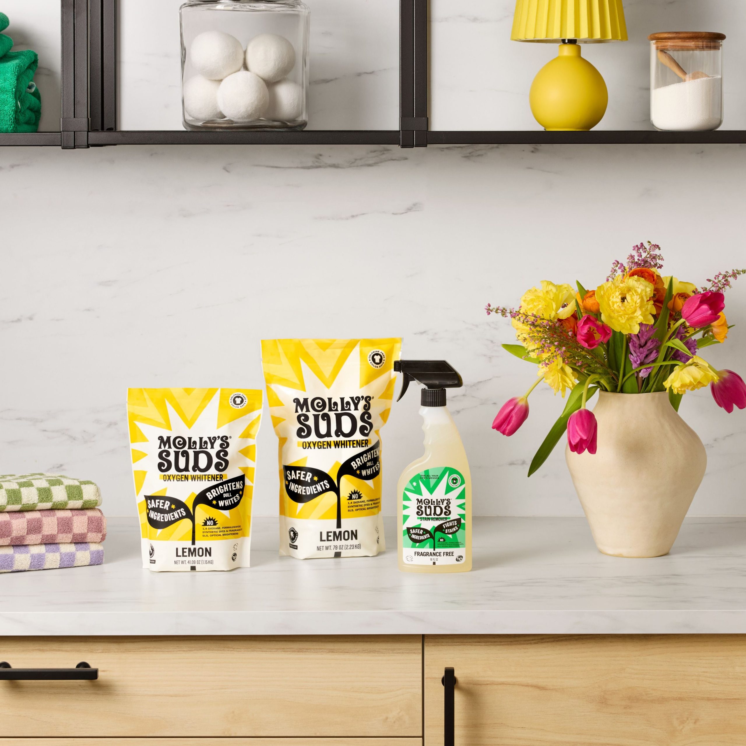 Molly_sSuds_OxygenWhitener_Lemon_Lifestyle4.jpg