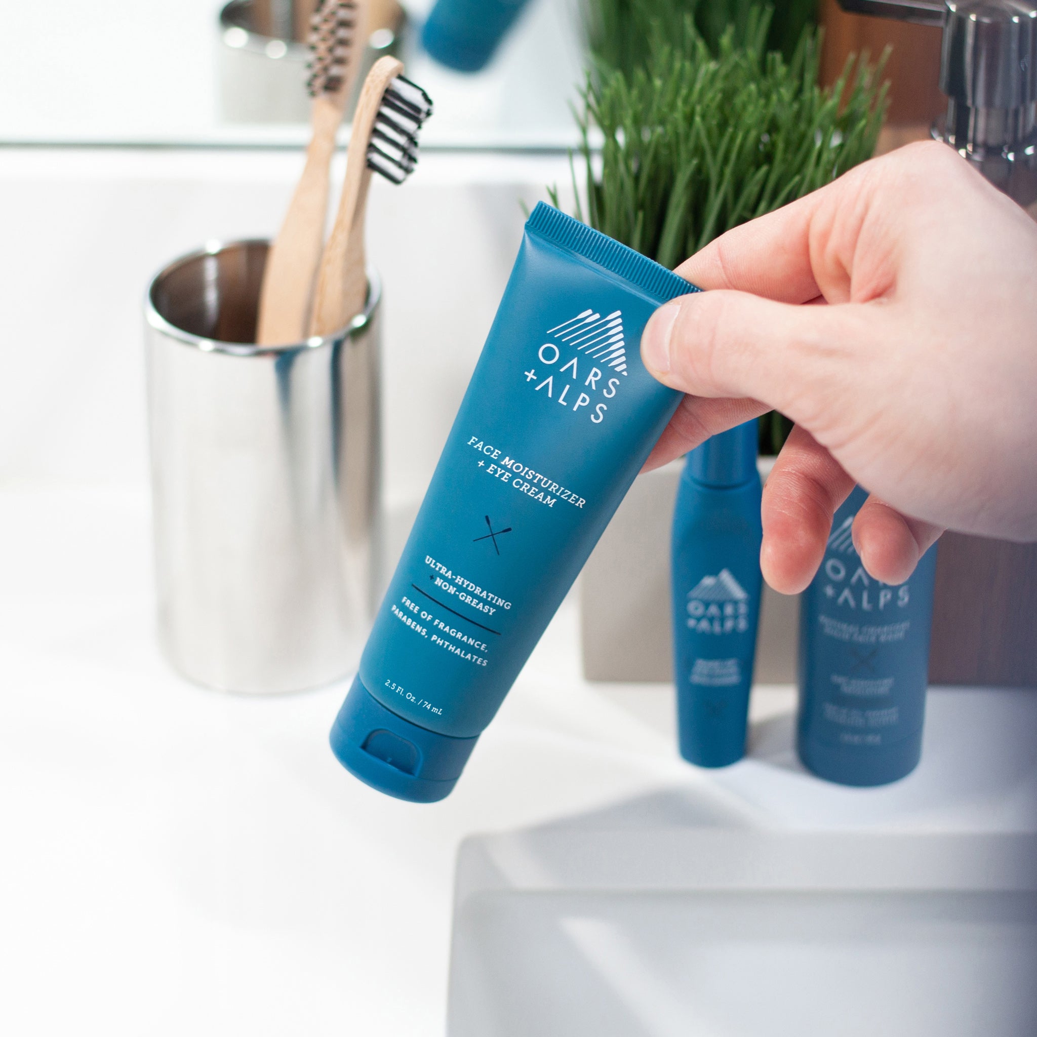 OarsAlps_FaceEyeCream_lifestyle_8.jpg
