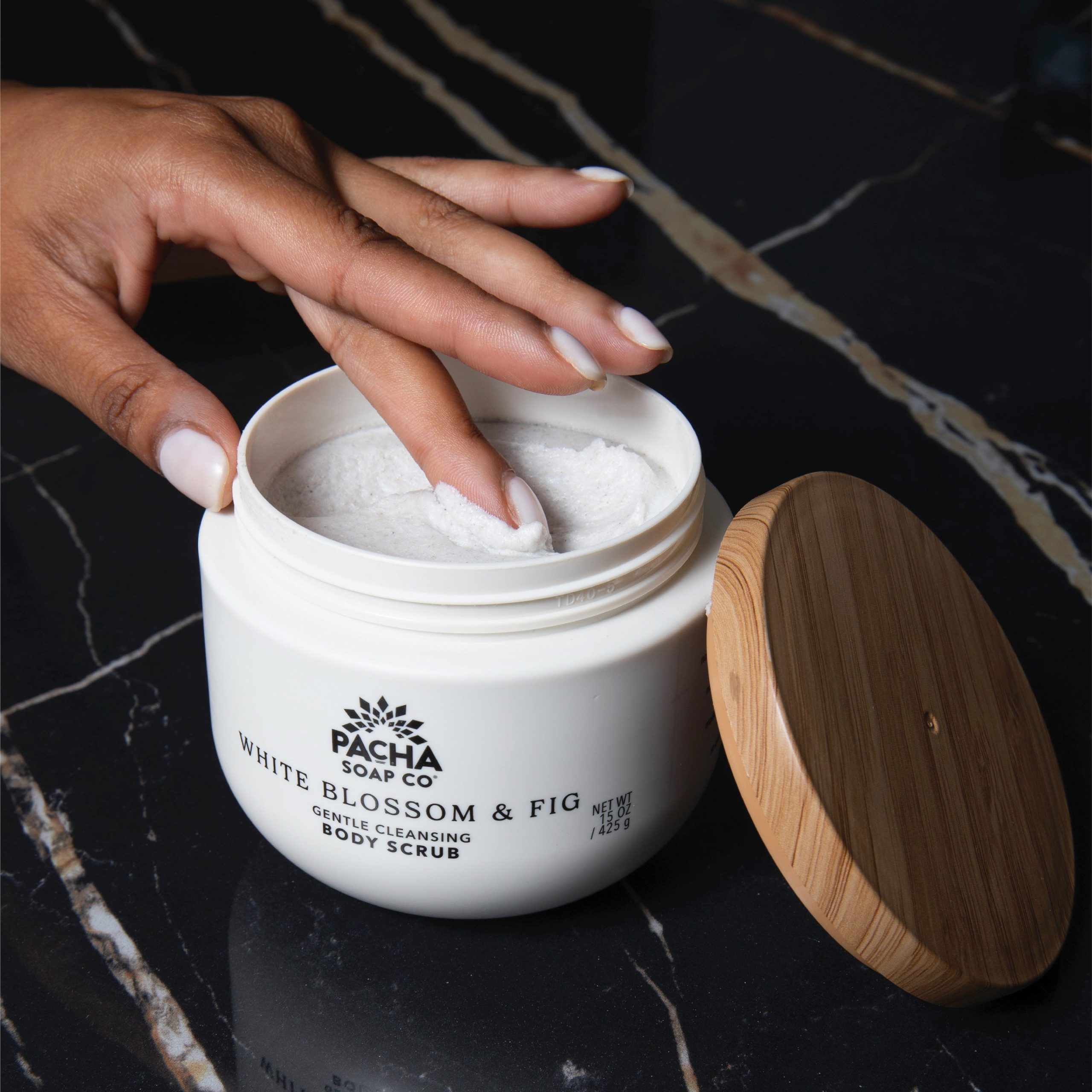 Pacha_BodyScrub_WhiteBlossom_Fig_Lifestyle.jpg