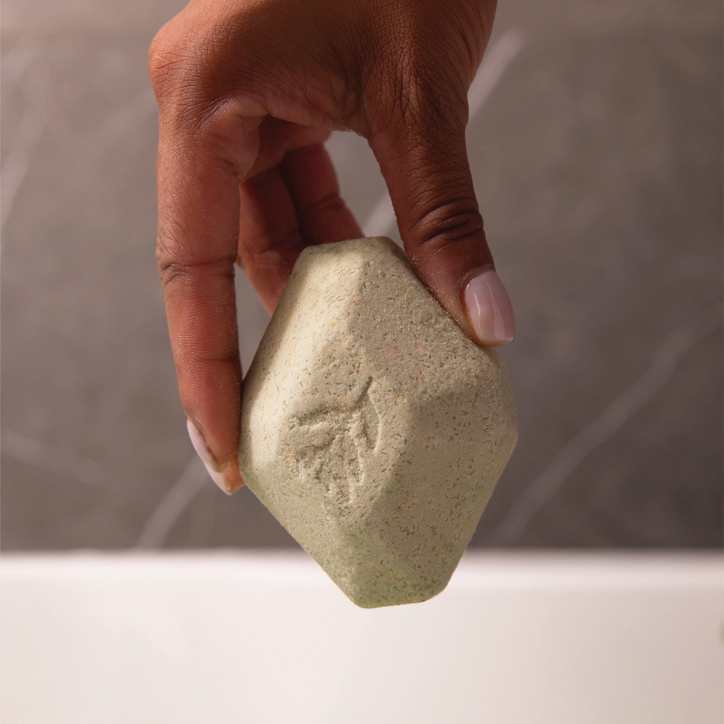Pacha_MuscleEpsomSaltBathBomb_Muscle_Lifestyle.jpg
