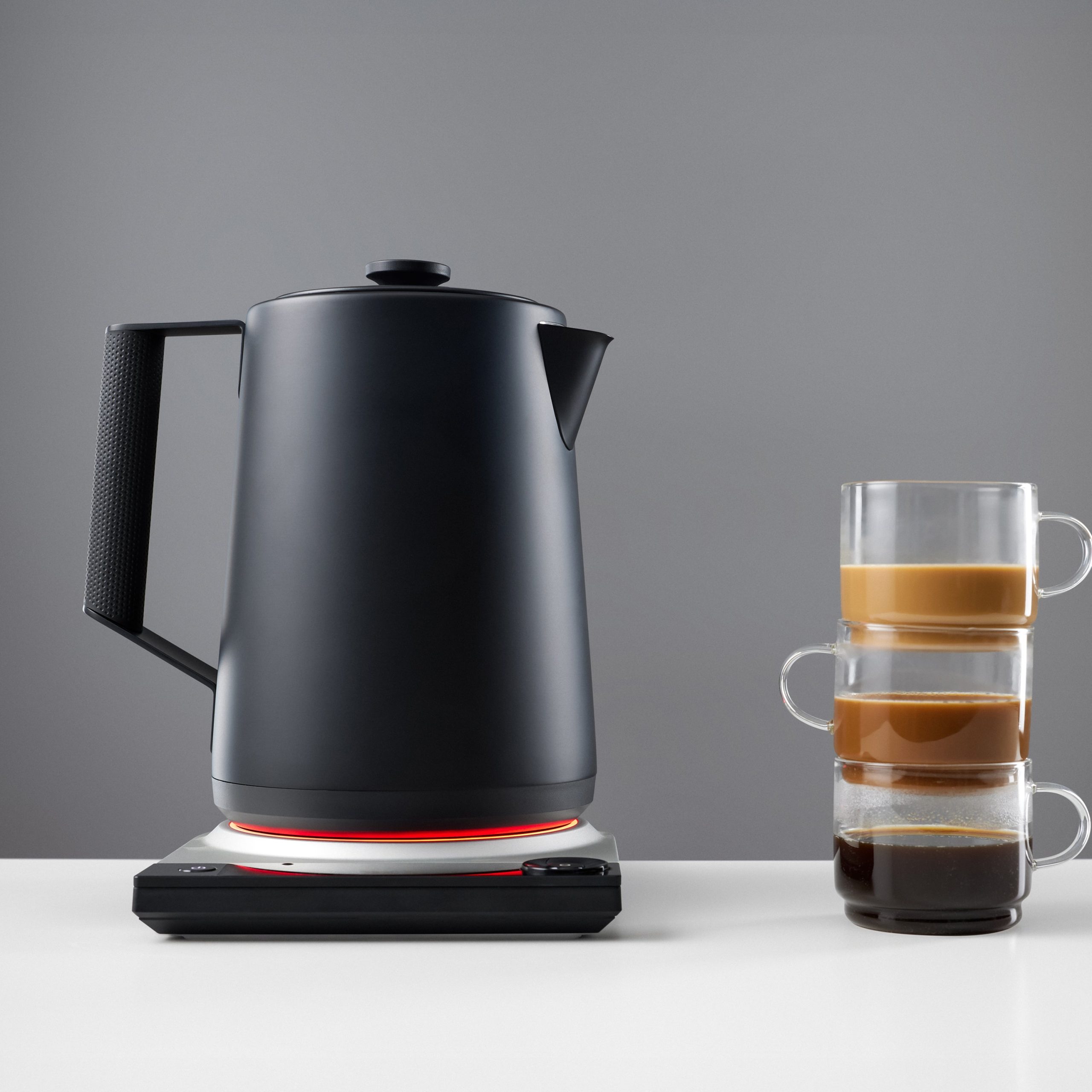 Saki_LunaElectricKettlePro_MatteBlack_Lifestyle_3.jpg