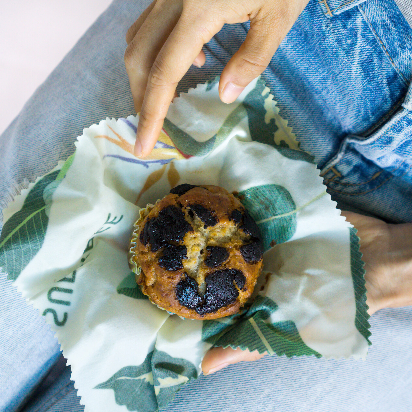 SuperBee_EssentialsBeeswaxWraps_5Pack_Lifestyle_3.png